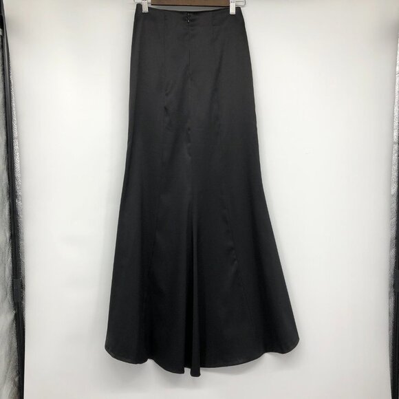 Le Chateau Black Satin Show-Stopping Fit & Flare 3/4 Length Maxi Skirt size 00 - Picture 3 of 16